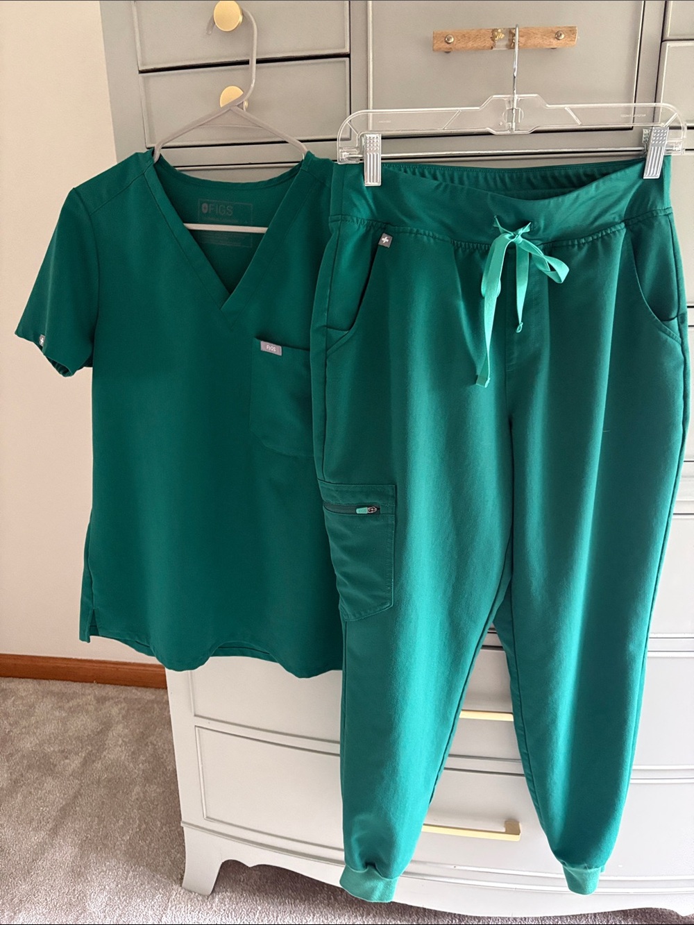 Figs Women's Teal Green Scrub Top & Jogger Set